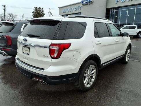 Used 2018 Ford Explorer XLT w/ Equipment Group 202A image 5