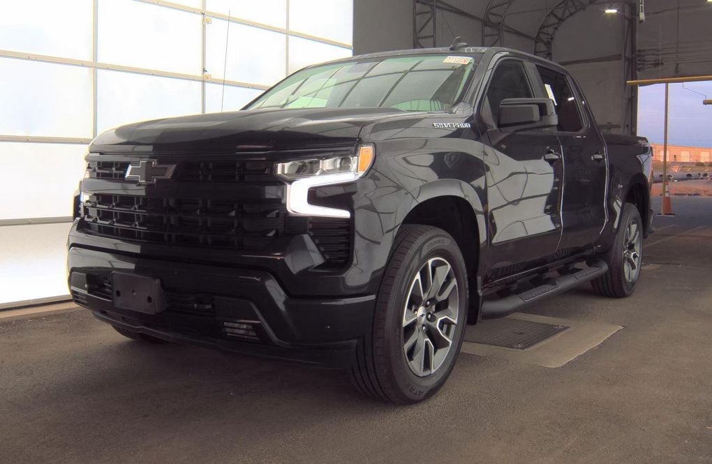 Used 2023 Chevrolet Silverado 1500 RST AWD/4WD image 2
