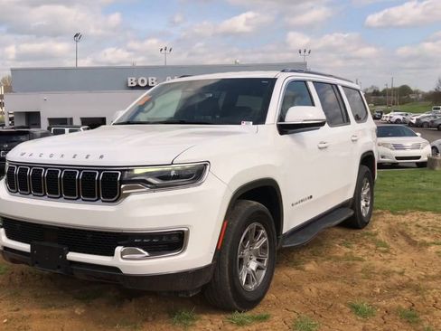 Used 2022 Jeep Wagoneer Series I AWD/4WD image 4