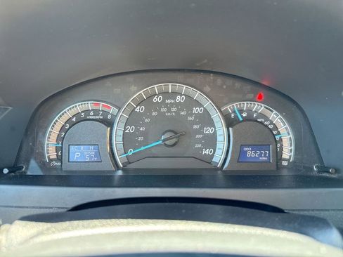 Used 2013 Toyota Camry SE FWD image 12