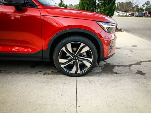 Used 2025 Volvo XC40 B5 Plus image 13