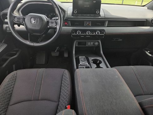 Used 2025 Honda Pilot Sport image 7