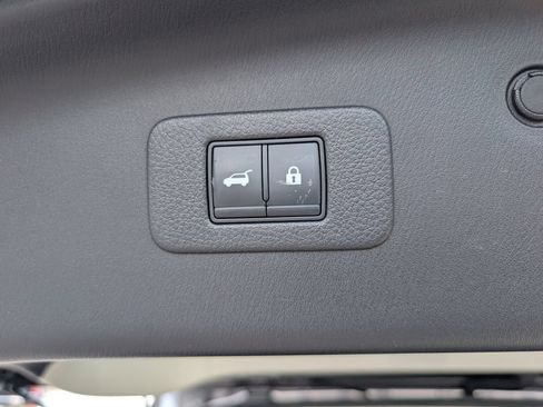 Used 2021 Nissan Armada Platinum w/ Captain's Chairs Package RWD image 16