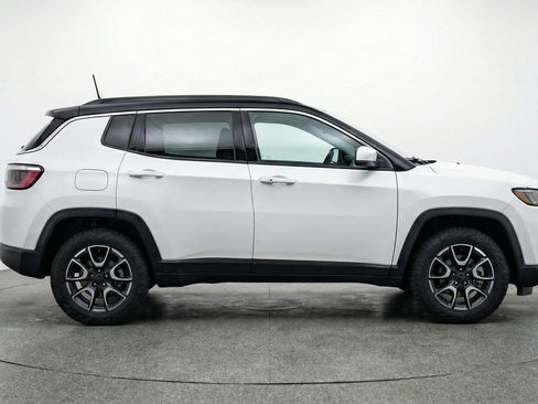 Used 2025 Jeep Compass Trailhawk AWD/4WD image 11