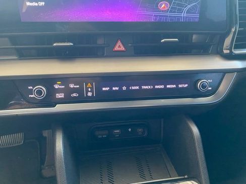 Used 2024 Kia Sportage EX image 23