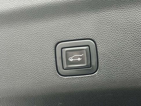 Used 2021 GMC Yukon Denali w/ Denali Premium Package image 24