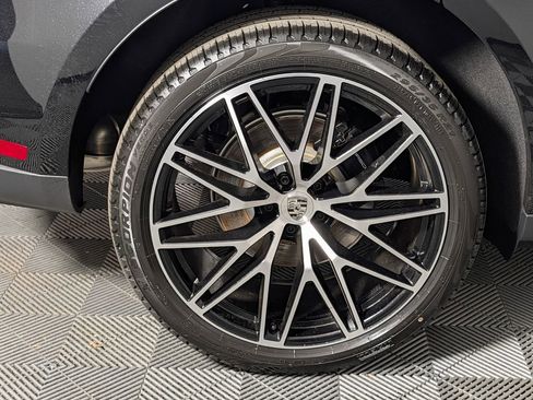 New 2026 Porsche Macan image 13