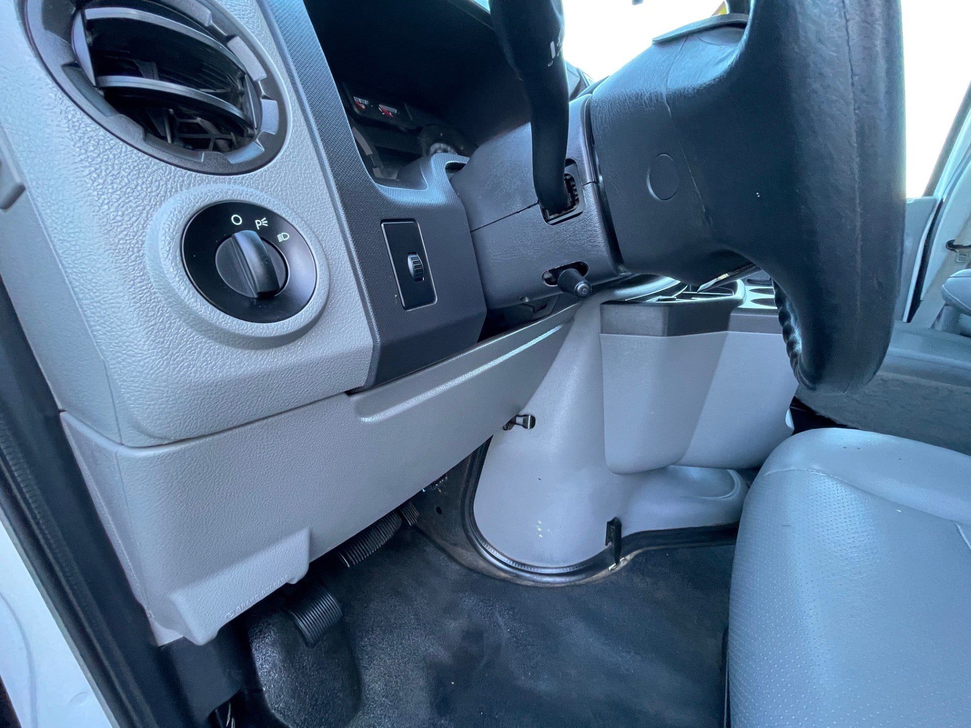 Used 2014 Ford E-350 and Econoline 350 XL w/ Power Windows & Locks Group RWD image 15