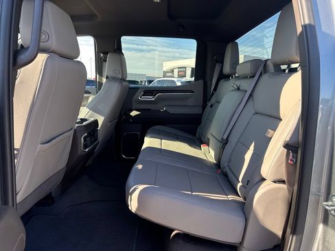 Used 2023 GMC Sierra 1500 SLT w/ SLT Premium Package AWD/4WD image 14