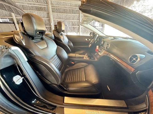 Used 2013 Mercedes-Benz SL 550 w/ Premium Pkg image 28