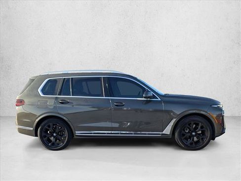 Used 2023 BMW X7 xDrive40i w/ Premium Package image 4
