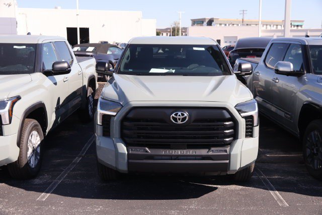 New 2026 Toyota Tundra SR5 AWD/4WD image 3