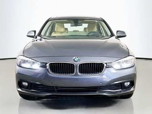 Used 2016 BMW 320i Sedan RWD image 2