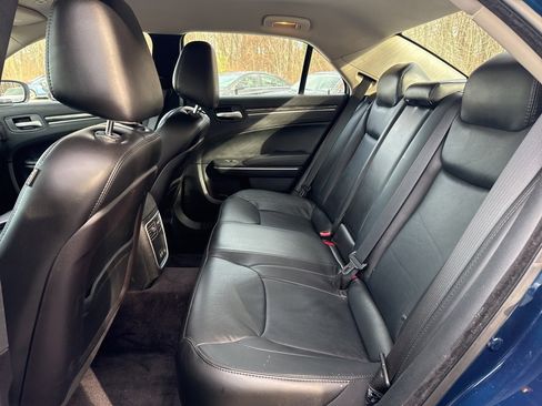 Used 2017 Chrysler 300 Limited image 33