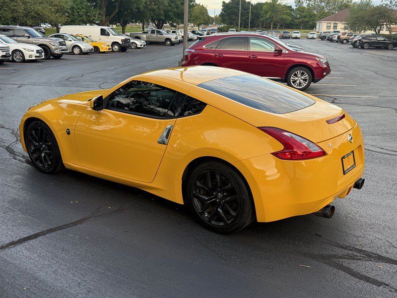 Used 2017 Nissan 370Z Coupe RWD image 8