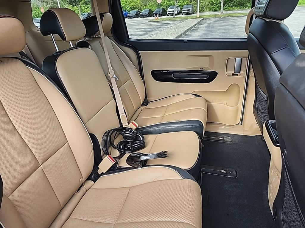 Used 2016 Kia Sedona SX FWD image 13