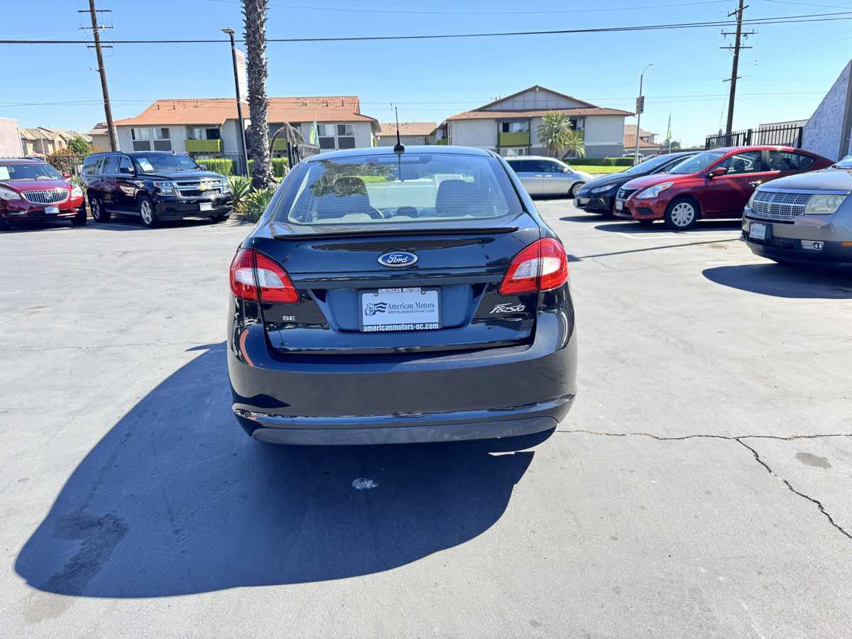Used 2013 Ford Fiesta SE FWD image 3
