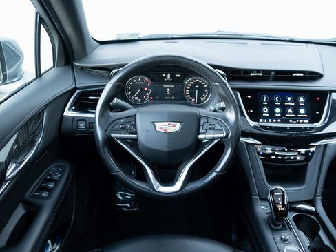 Used 2021 Cadillac XT6 Premium Luxury image 2