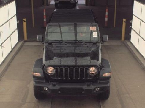 Used 2024 Jeep Wrangler Unlimited Sport AWD/4WD image 2