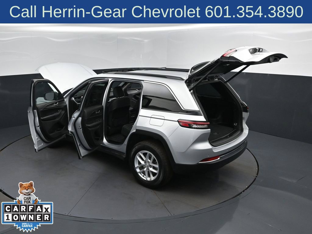 Used 2025 Jeep Grand Cherokee Laredo X w/ Luxury Tech Group I RWD image 47