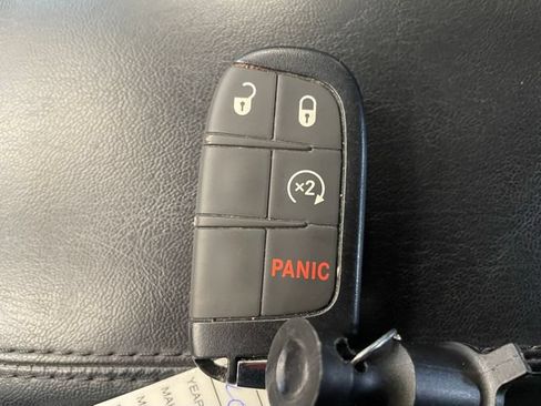 Used 2025 Jeep Compass Latitude AWD/4WD image 18
