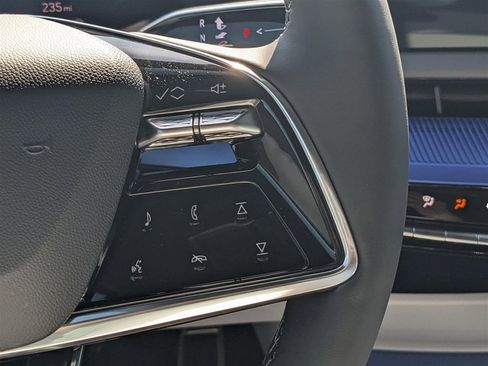 New 2025 Cadillac Optiq Luxury 2 image 21