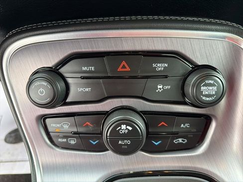 Used 2017 Dodge Challenger SXT image 18