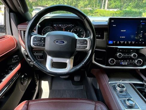 Used 2024 Ford Expedition Limited AWD/4WD image 8