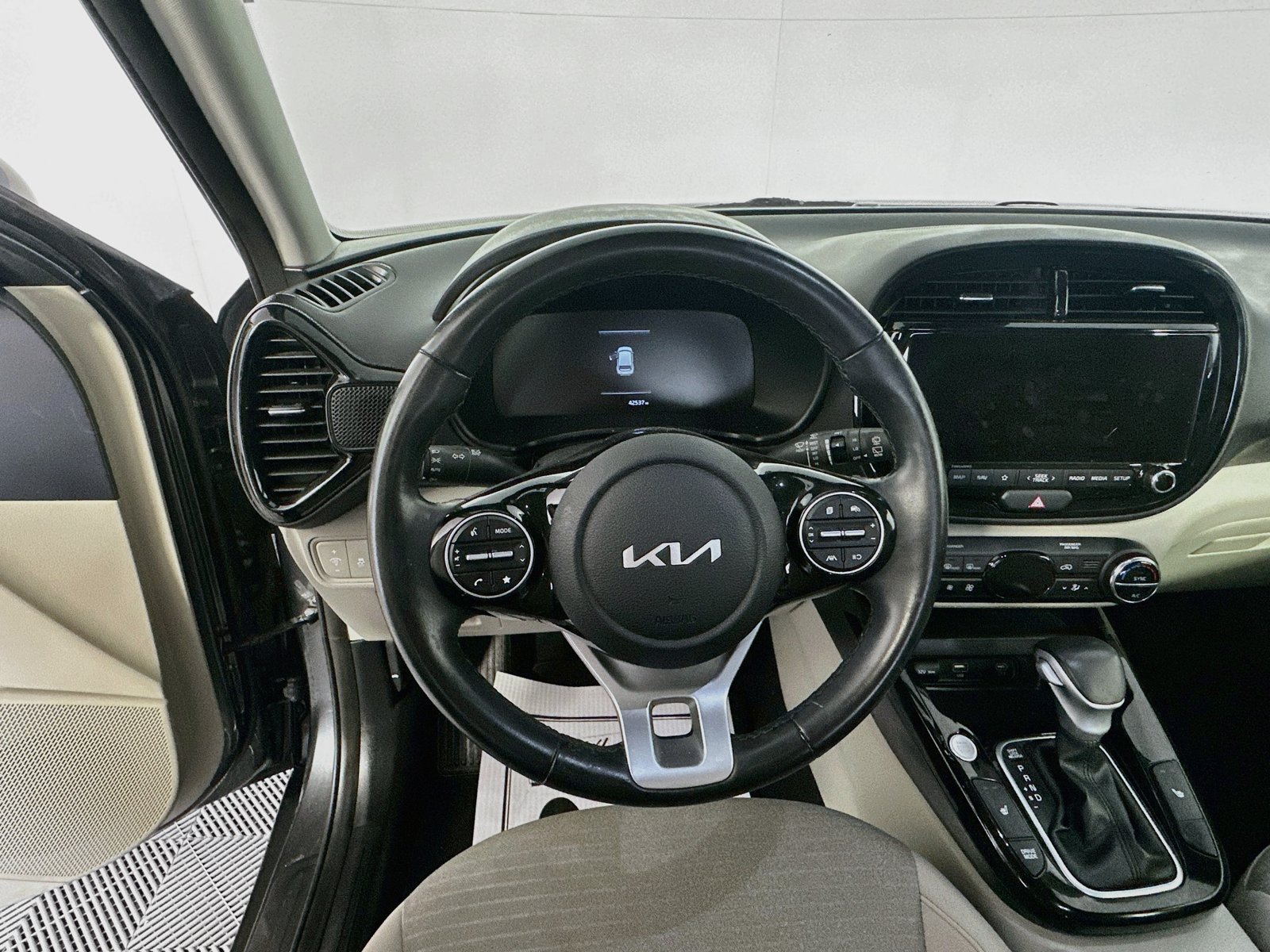Used 2023 Kia Soul EX FWD image 11