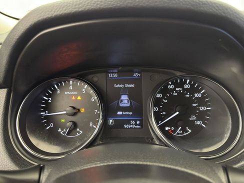 Used 2018 Nissan Rogue SV image 17