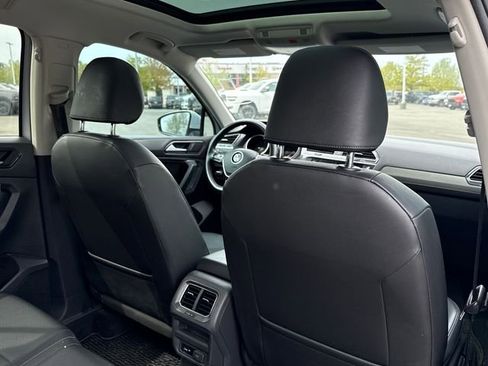 Used 2018 Volkswagen Tiguan SE w/ Panoramic Sunroof Package AWD/4WD image 16
