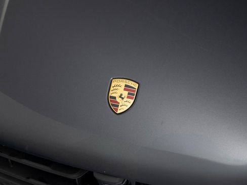 Certified 2025 Porsche Macan image 36