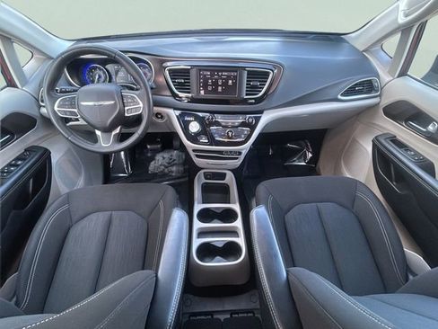 Used 2023 Chrysler Voyager LX image 32