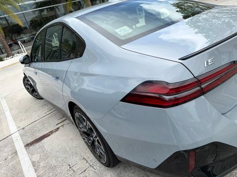 Used 2024 BMW i5 eDrive40i w/ M Sport Package RWD image 5