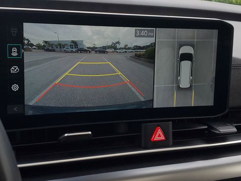 Used 2025 Kia Carnival SX w/ SX Dark Edition Package image 29