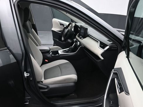 Used 2020 Toyota RAV4 XLE image 28