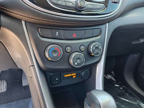 Certified 2021 Chevrolet Trax LT w/ LT Convenience Package FWD image 24