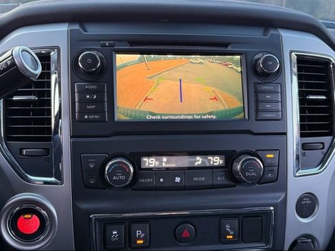 Used 2019 Nissan Titan SV w/ SV Convenience Package image 19