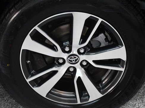 Used 2017 Toyota RAV4 XLE FWD image 19