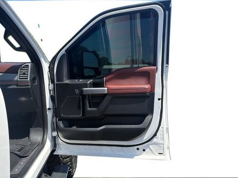 Used 2019 Ford F250 Platinum w/ Platinum Ultimate Package AWD/4WD image 25