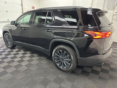 Used 2023 Chevrolet Traverse RS image 6