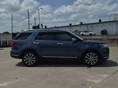 Used 2018 Ford Explorer Platinum AWD/4WD image 4