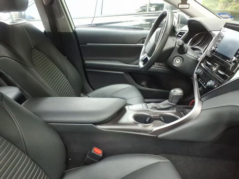 Used 2024 Toyota Camry SE image 8