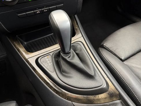 Used 2010 BMW 135i Convertible RWD image 23