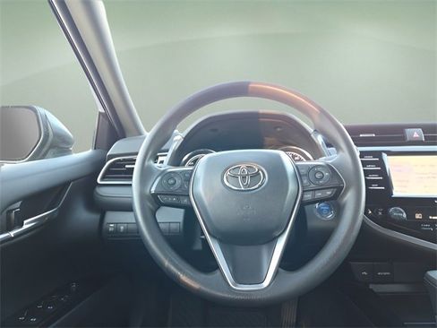 Used 2020 Toyota Camry LE image 12
