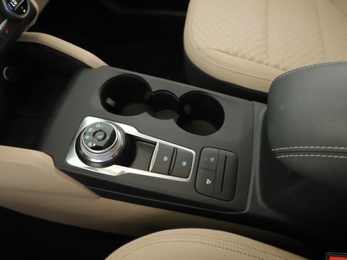 Used 2020 Ford Escape SE image 13