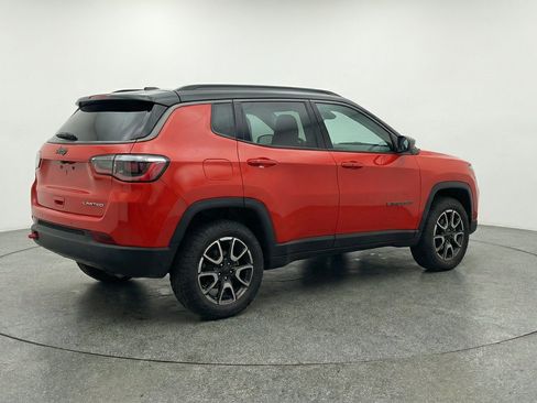 Used 2025 Jeep Compass Trailhawk AWD/4WD image 9