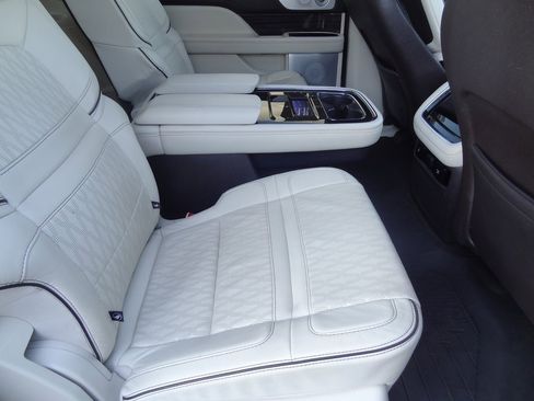 Used 2023 Lincoln Navigator L Black Label image 19