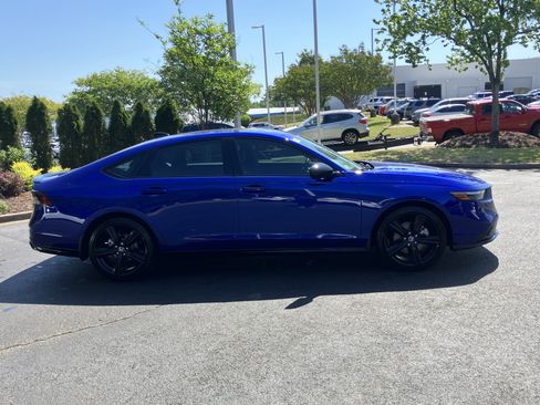 Used 2025 Honda Accord Sport image 11