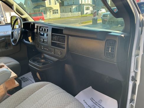 Used 2021 Chevrolet Express 3500 w/ Driver Convenience Package image 19